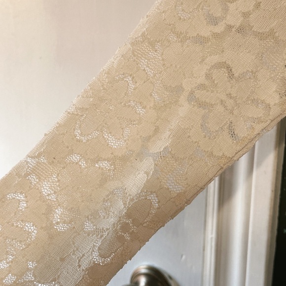 Hollister lace top - Picture 2 of 3